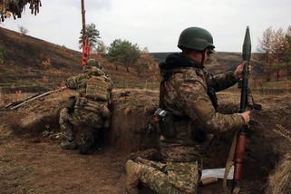 Ukrajina řeší nedostatek vojáků. Do bojových brigád přesouvá 50 tisíc lidí - Seznam Zprávy